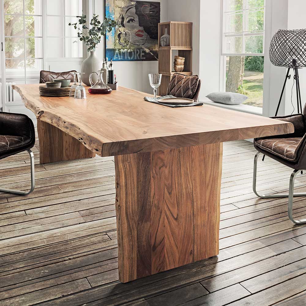 Stylischer Tisch aus Holz mit Baumkante - Jaliasda