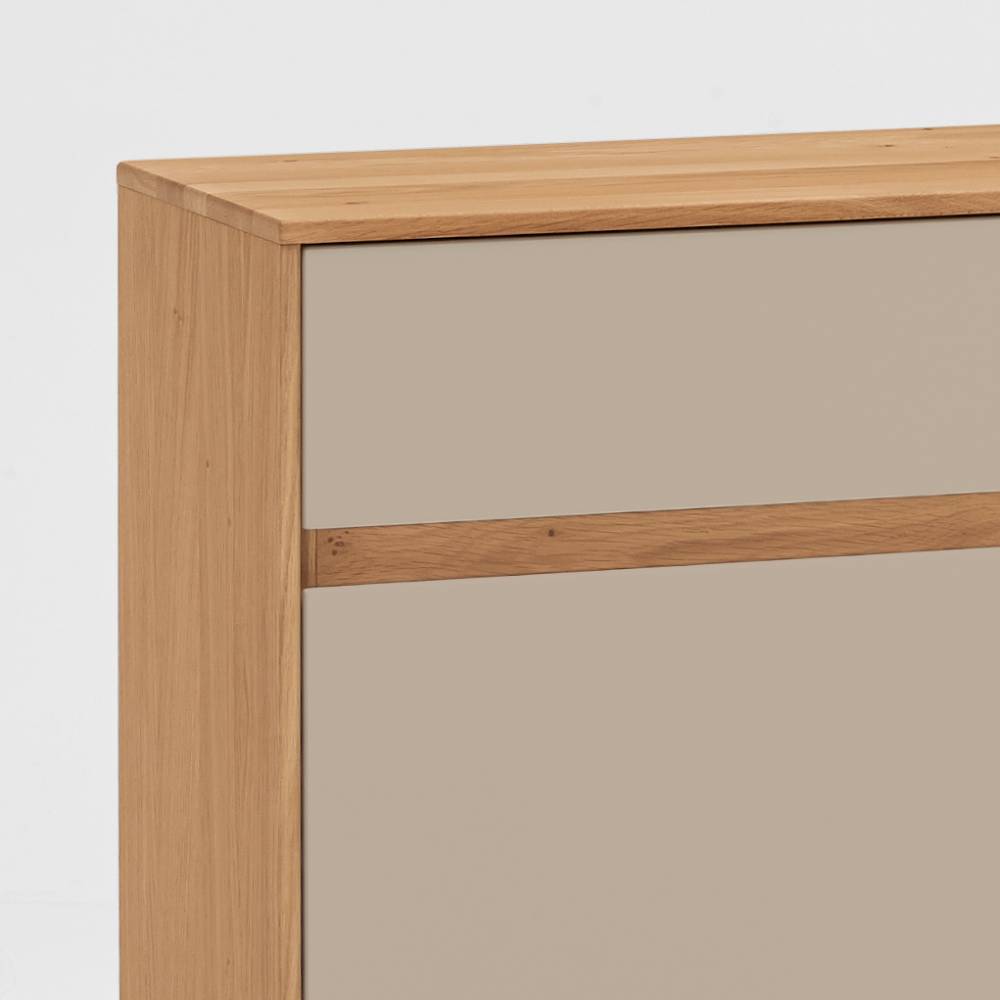 Schuhschrank Oberplatte und Seiten in Eiche Bianco mit taupefarbener Front und Akzentleiste – Nova