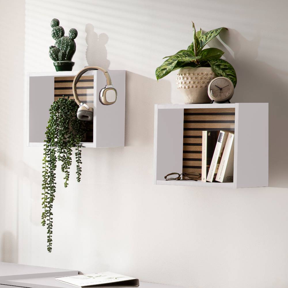 Zwei mattweiße Regalwürfel als Wandregal mit Holzoptik-Rückwand für Wohnzimmer-Dekoration – Armina