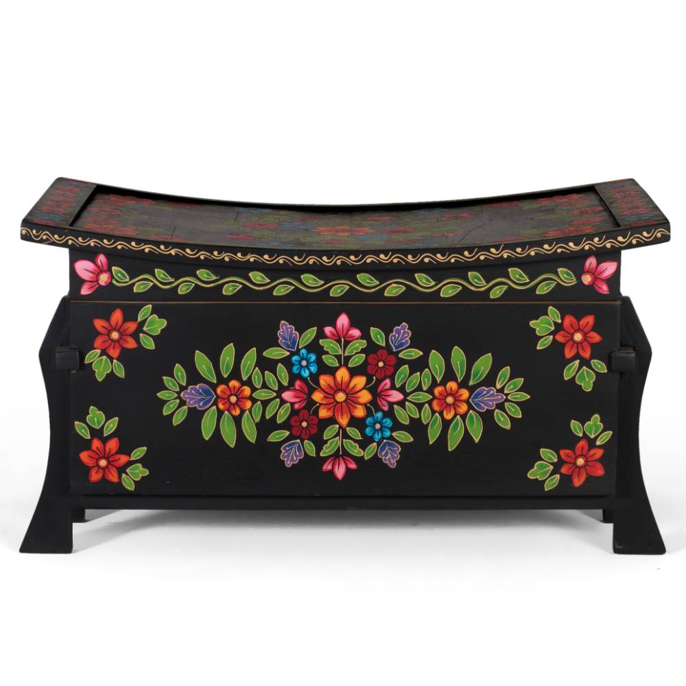 Schwarze Truhe mit bunter Blumen Malerei - Sacrala