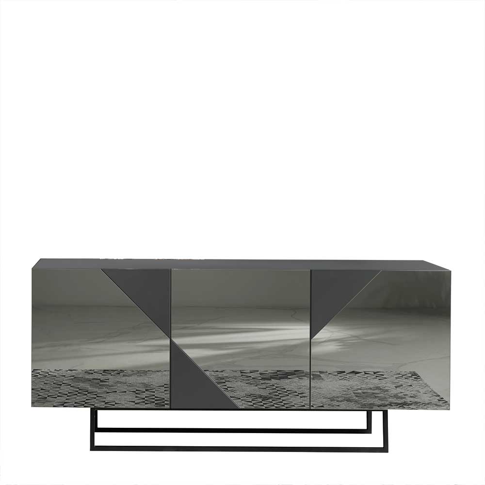 Freigestelltes Sideboard mit rauchgrauen Spiegelfronten und geometrischen Mustern für Wohnzimmer – Razepta