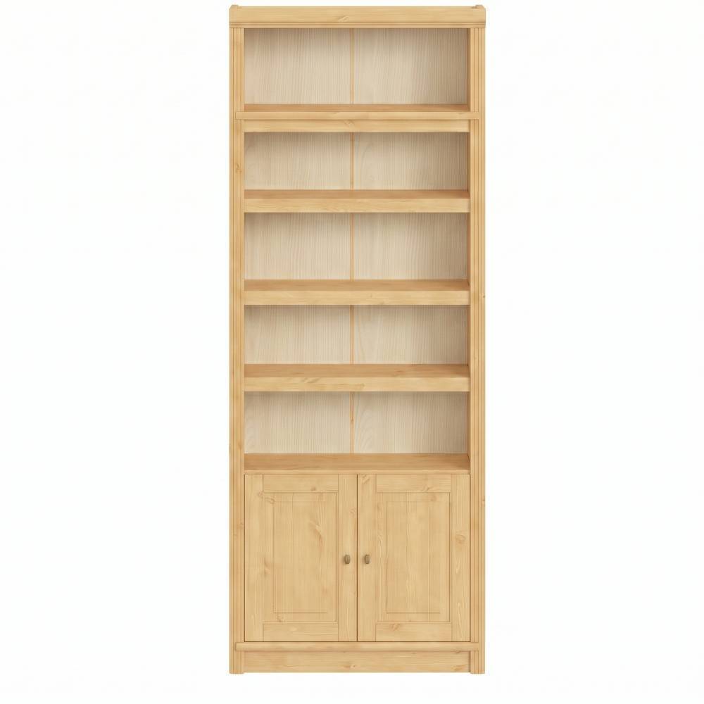 Hohes Bücherregal aus Kiefer Natur mit offenen Fächern und zwei geschlossenen Türen unten – Snog