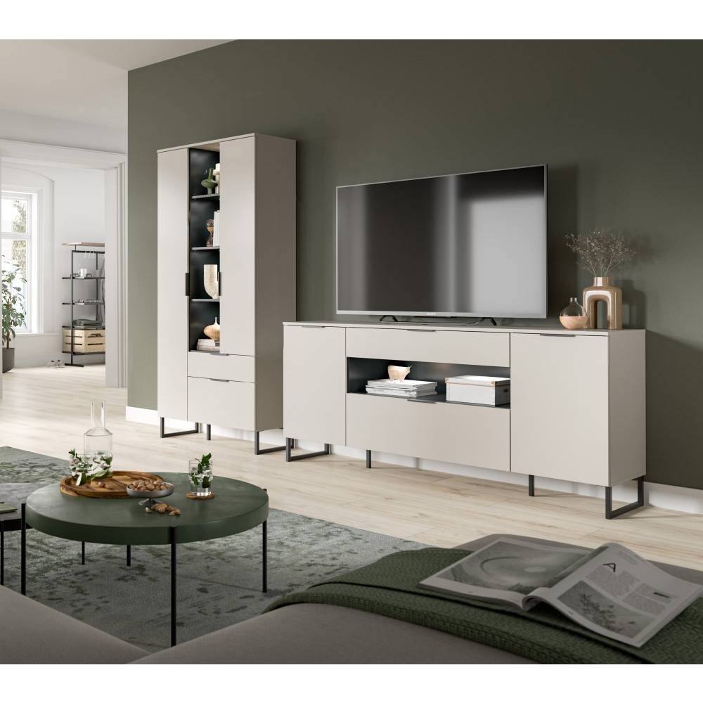 Moderne helle Anbauwand mit TV-Lowboard und Hochschrank im Wohnzimmer mit dunkler Wand – Ostinia