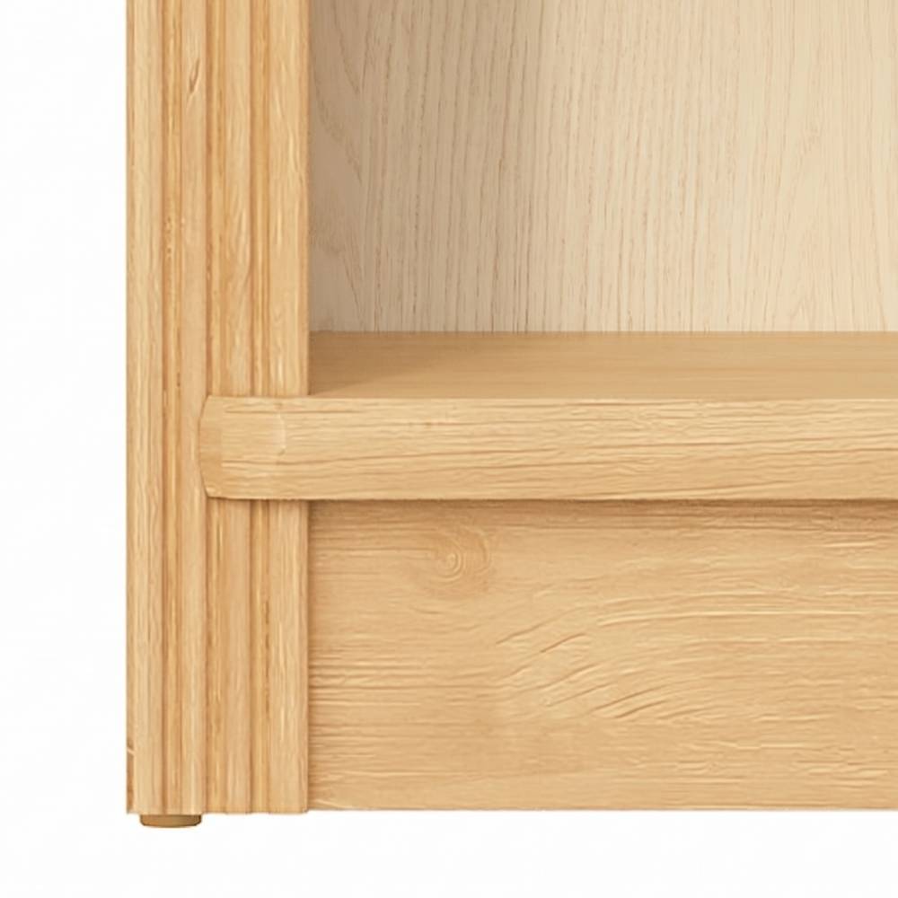 Kiefernholzregal mit sichtbarer Holzmaserung an der Seitenwand und Zierleiste unten – Snog
