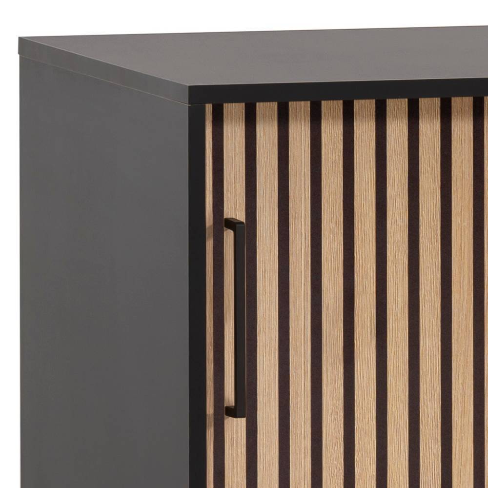 Obere Ecke des schwarzen Büroschranks mit Holzlamellentür und elegantem Griff – Duran