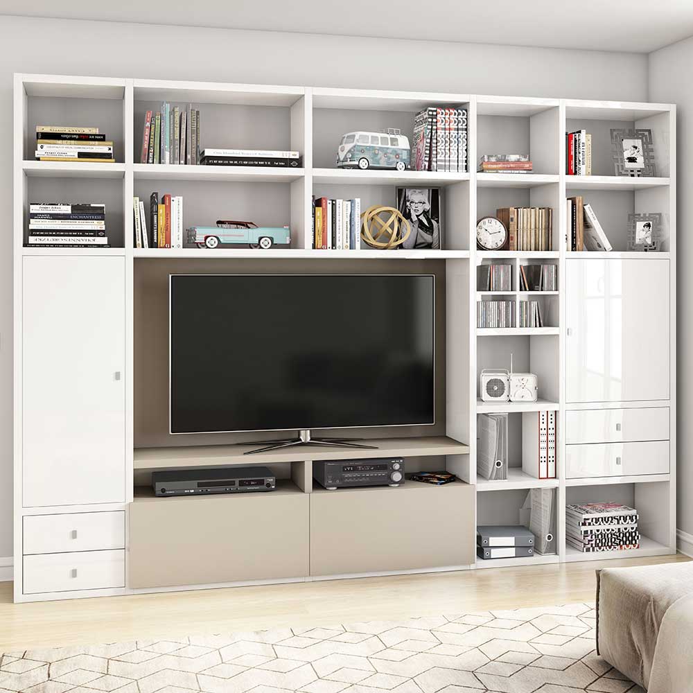 Hochglanz Wohnzimmer Mediawand in Weiß mit TV Element in Beige Banyo