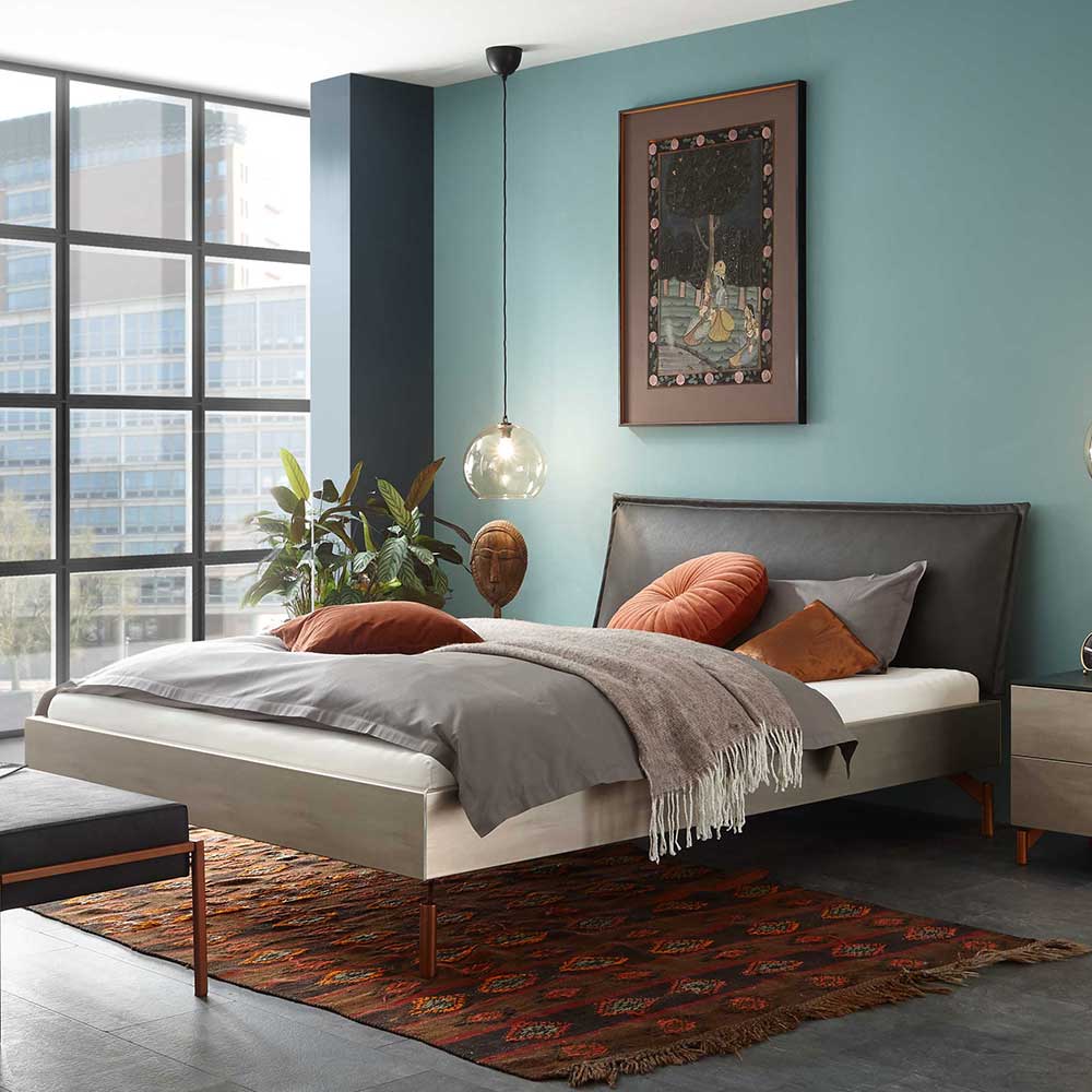 Modernes Bett mit Kunstlederkopfteil & Metallfüßen in Kupfer Optica