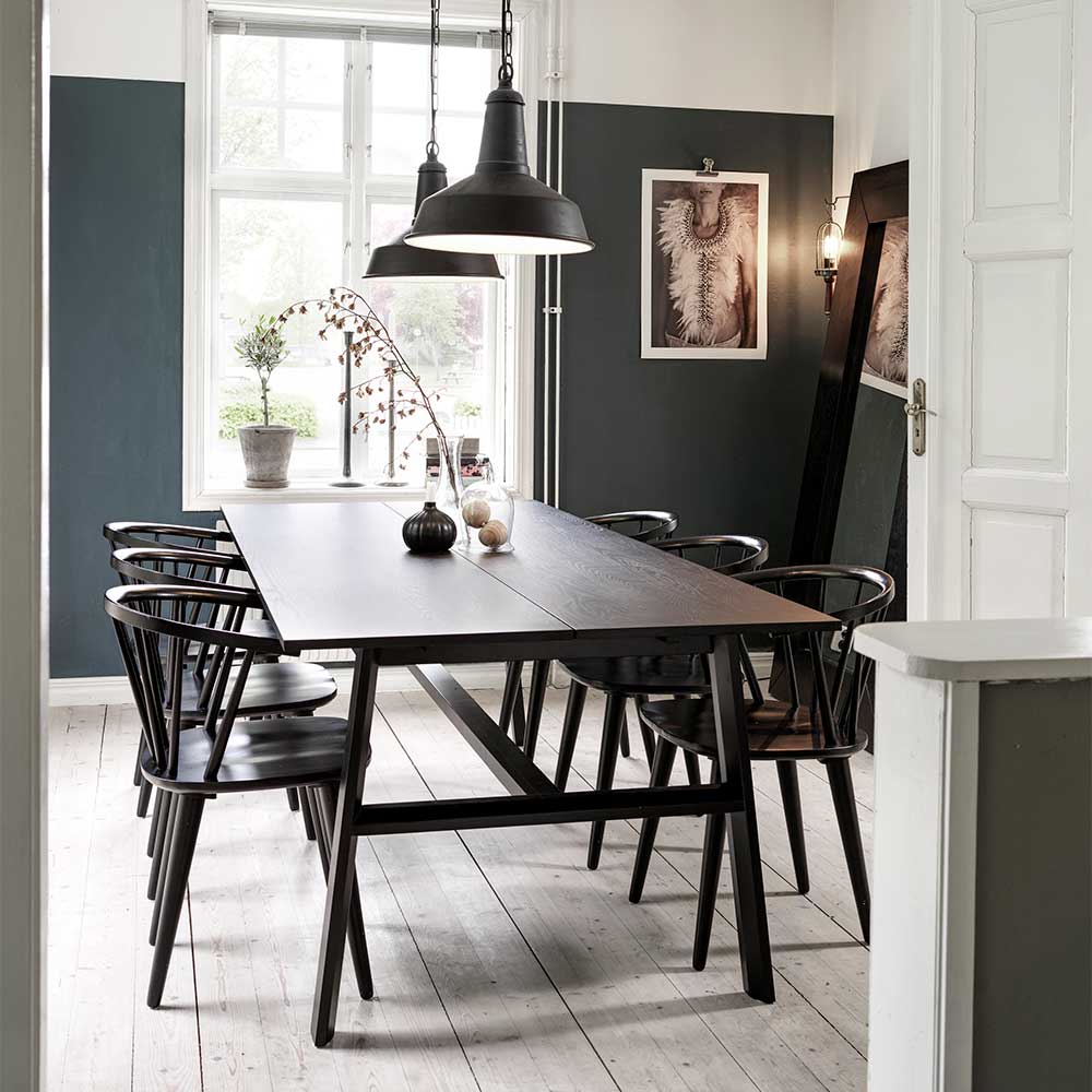 Schwarze Esstischgruppe mit Holzstühlen in modernem Design Secrema
