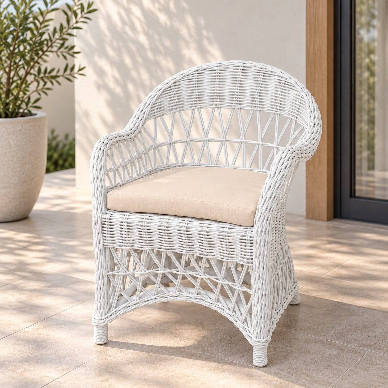 Weißer Korbsessel aus Rattan Geflecht - Kuraico
