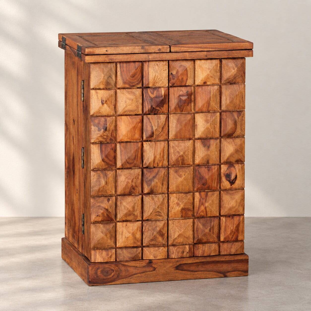 Rustikale Hausbar Carmos in Schrank Form