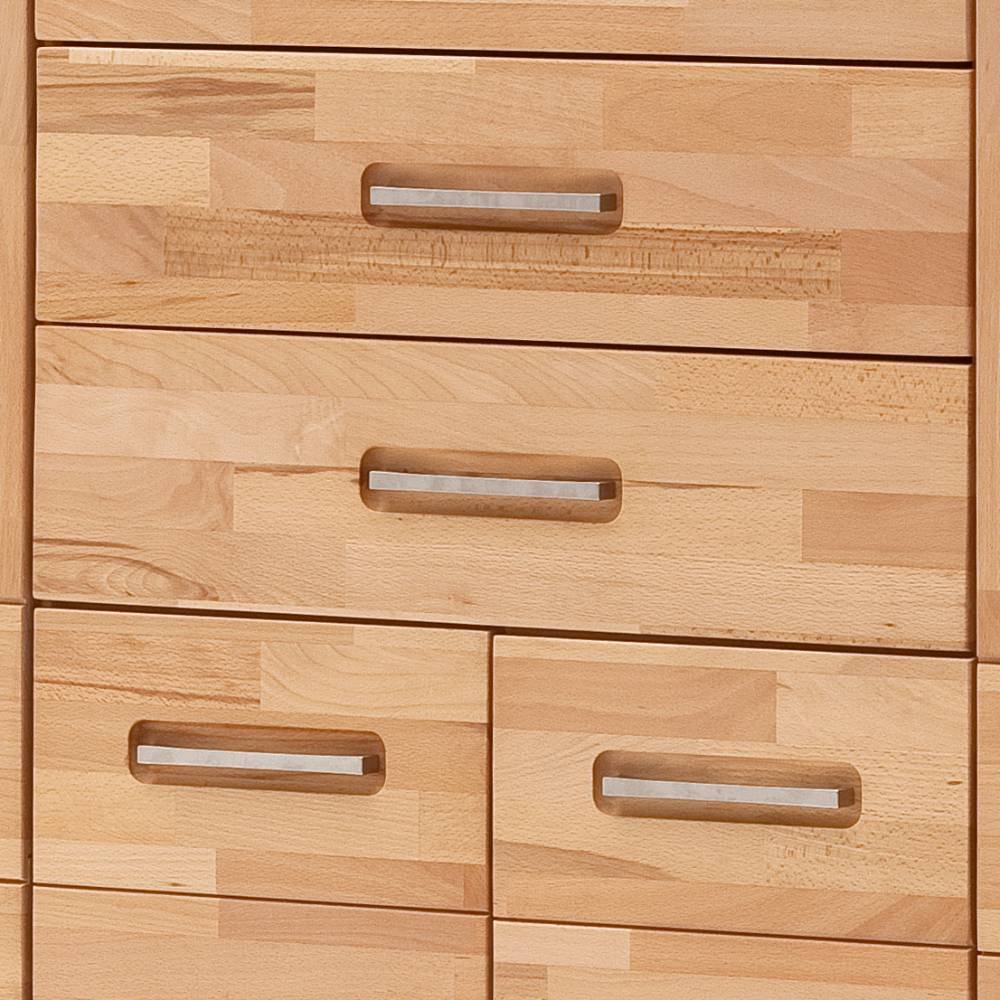 Schubladen des Vitrinenschranks aus Kernbuche Massivholz mit modernen Metallgriffen – Levandro