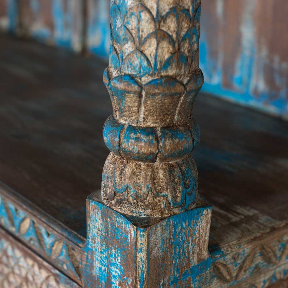 Geschnitzte Säule des Shabby Chic Regals in Blau mit Vintage-Holzstruktur – Emrene