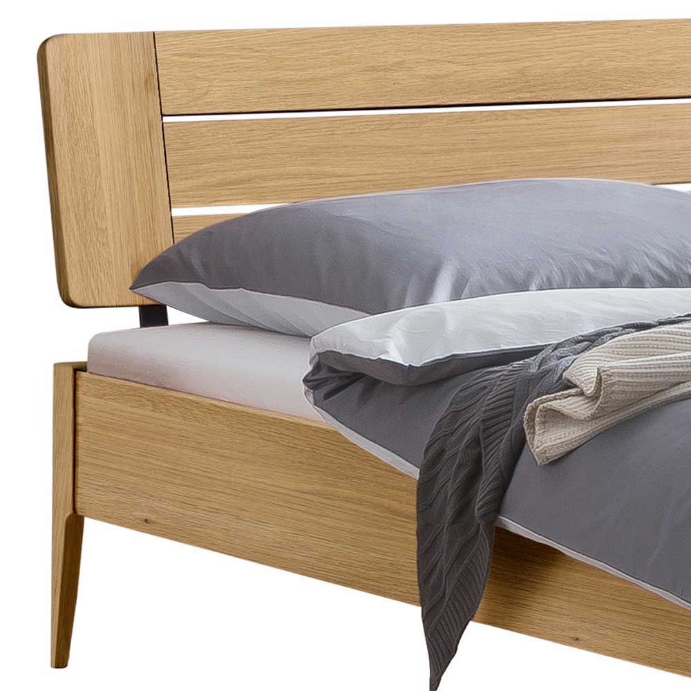 Bett mit 140x200 cm Liegefläche aus Holz - Bornio