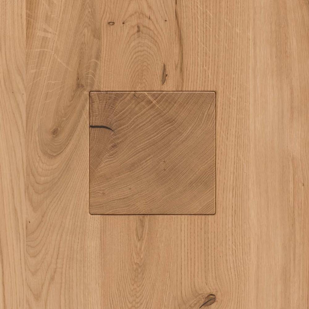 Wildeiche-Sideboard mit charakteristischer Holzmaserung und quadratischem Holz-Akzent – Aco