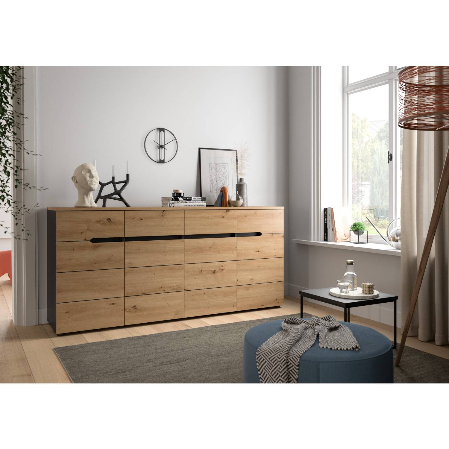 Moderne große Kommode in Bicolor-Holzoptik mit Anthrazit-Akzenten im Wohnzimmer – Irysma
