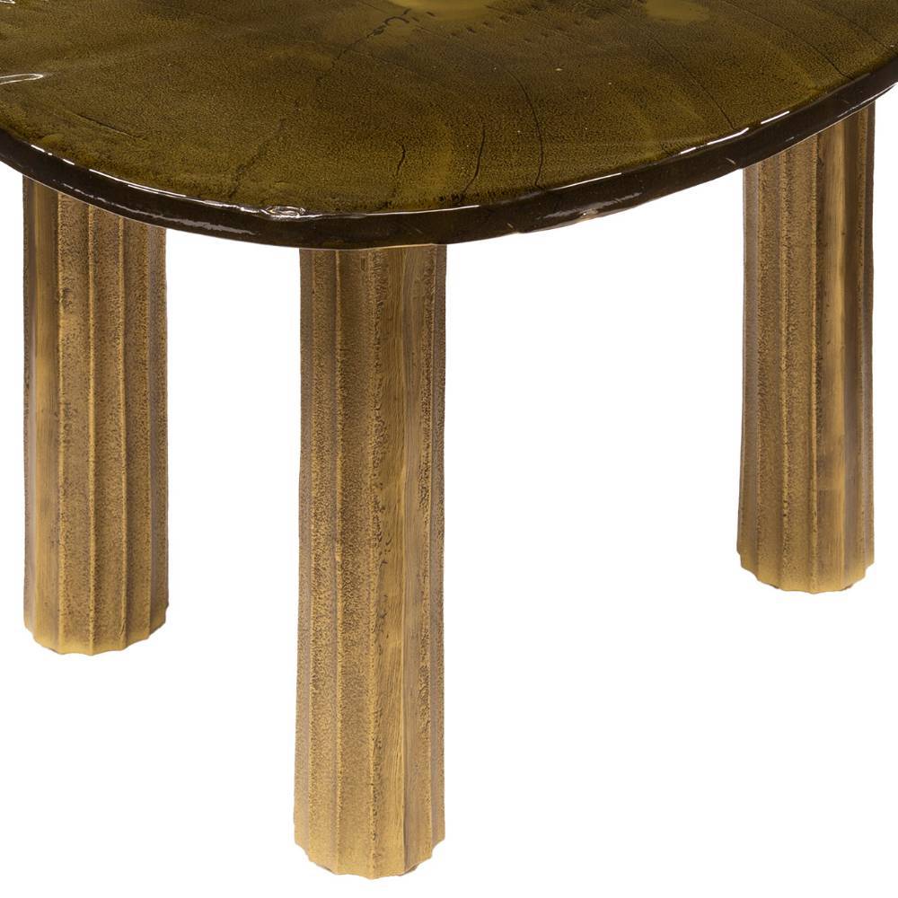 Gerippte goldene Beine des Beistelltisches aus Gussglas in Altgoldfarben – Coimbra