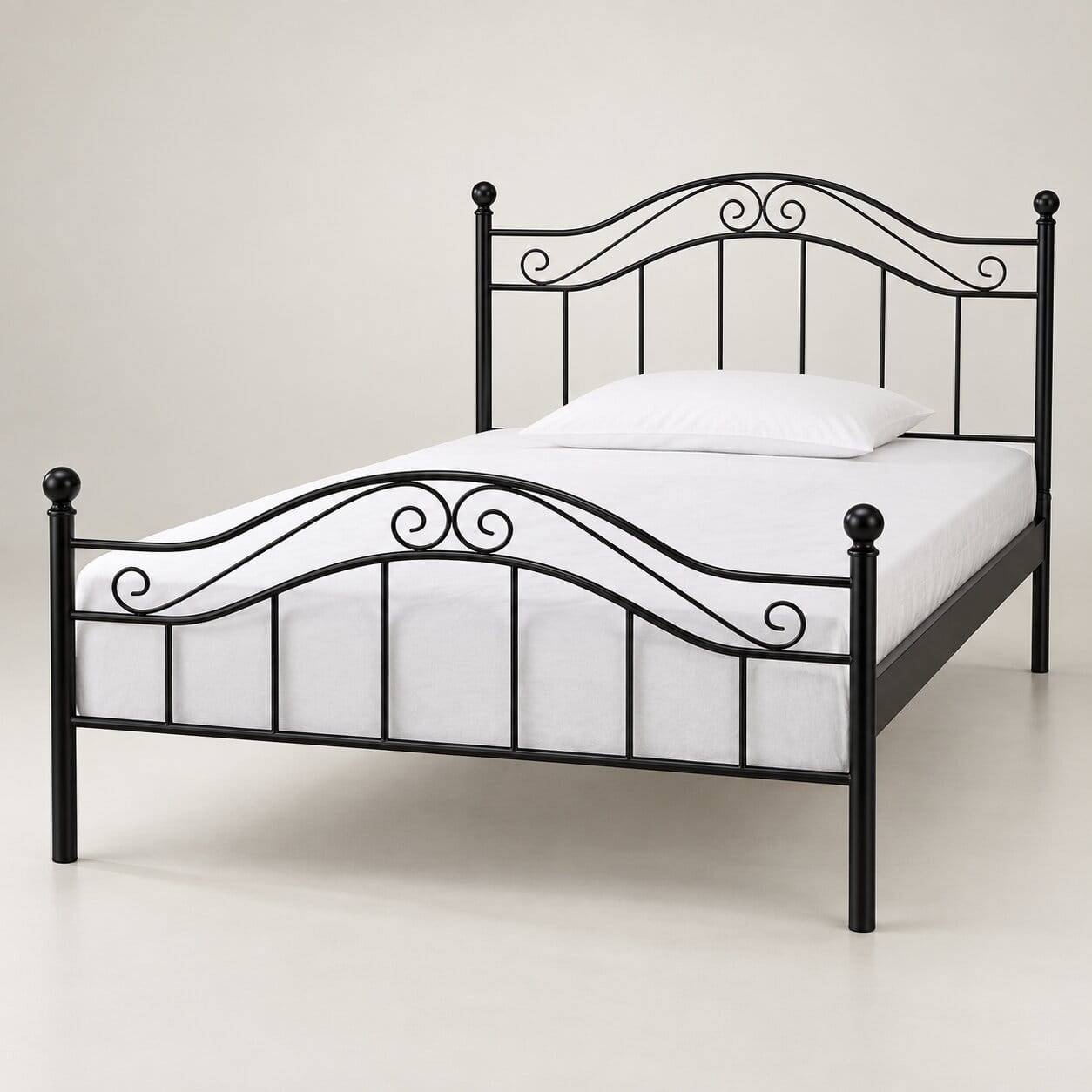 Klassisches Metallbett in Schwarz - Cusern