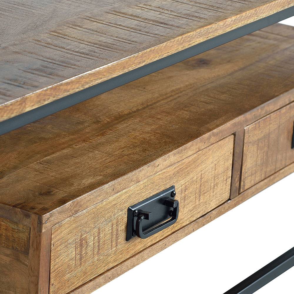 Holzschubladen des Couchtisches mit schwarzen Metallgriffen und natürlicher Maserung – Olmidava