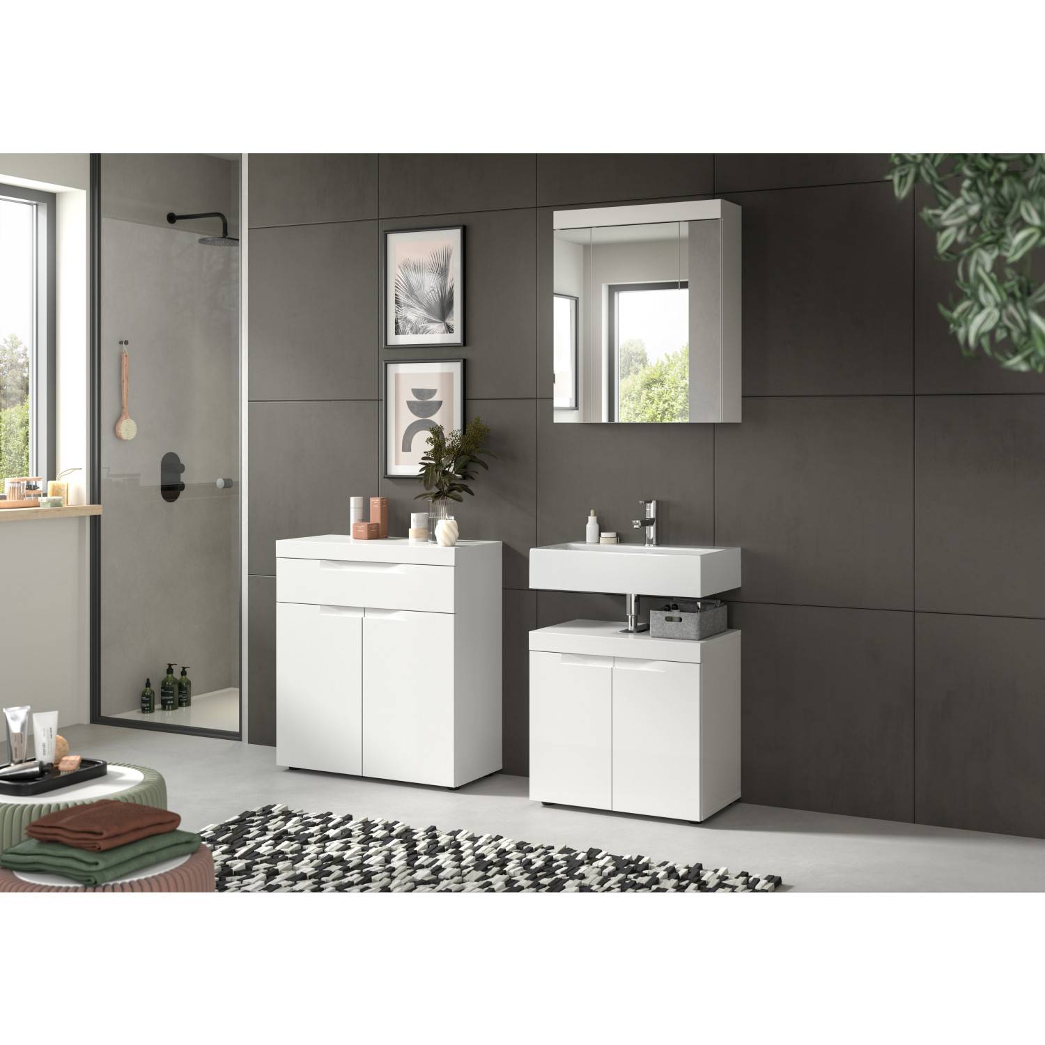 Modernes weißes Badezimmermöbel Set mit Spiegelschrank, Waschtisch und Kommode in Badezimmer – Bruna