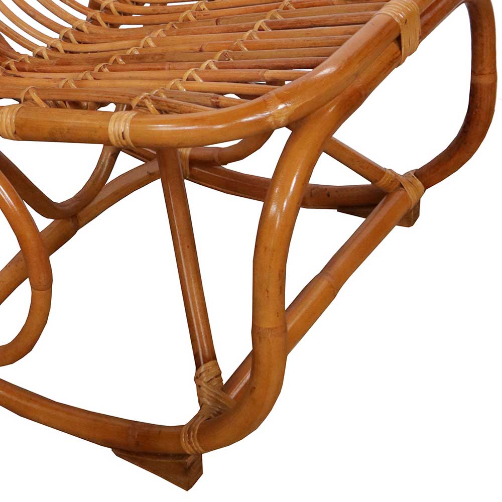 Handgearbeiteter Schaukelstuhl aus Rattan Geflecht - Ledro