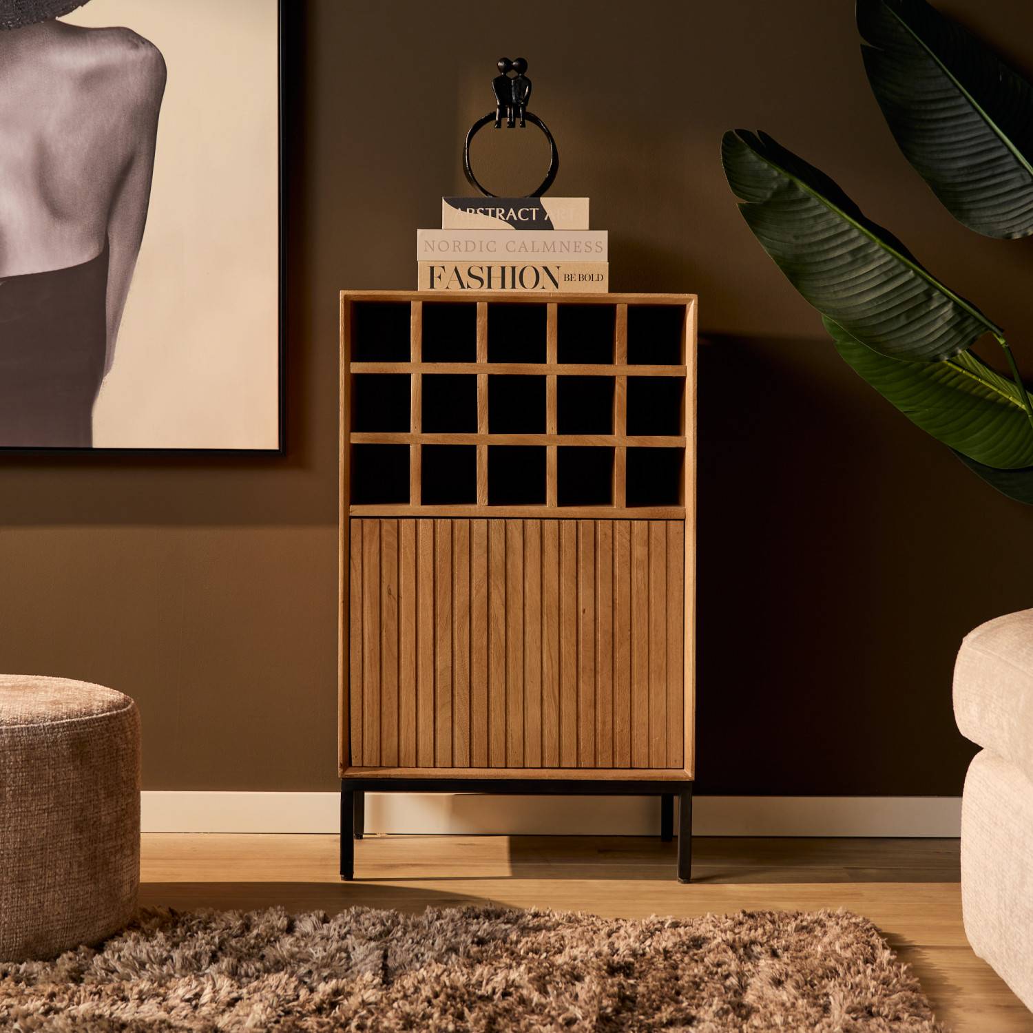 Barschrank aus Mangoholz mit Flaschenregal und schwarzem Metallgestell – Kojas