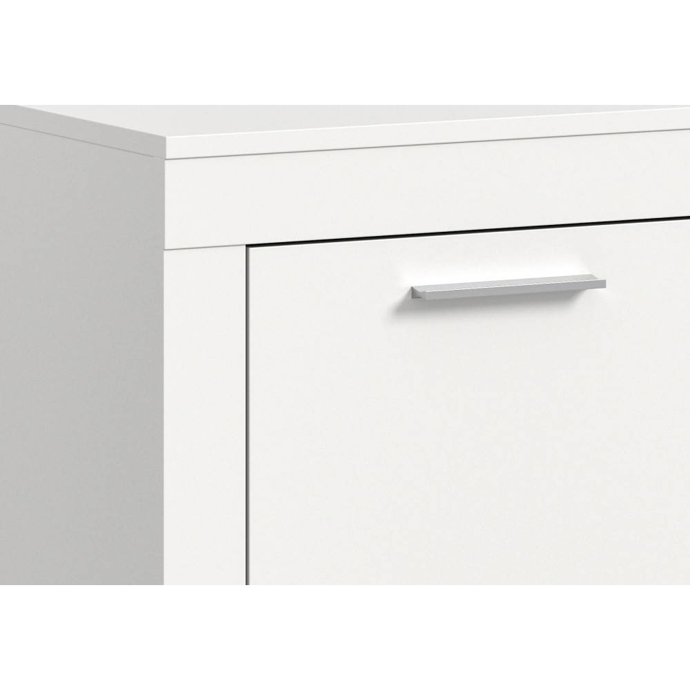 Silberner Griff an weißer Schublade des TV-Lowboards mit Melaminbeschichtung – Furoro