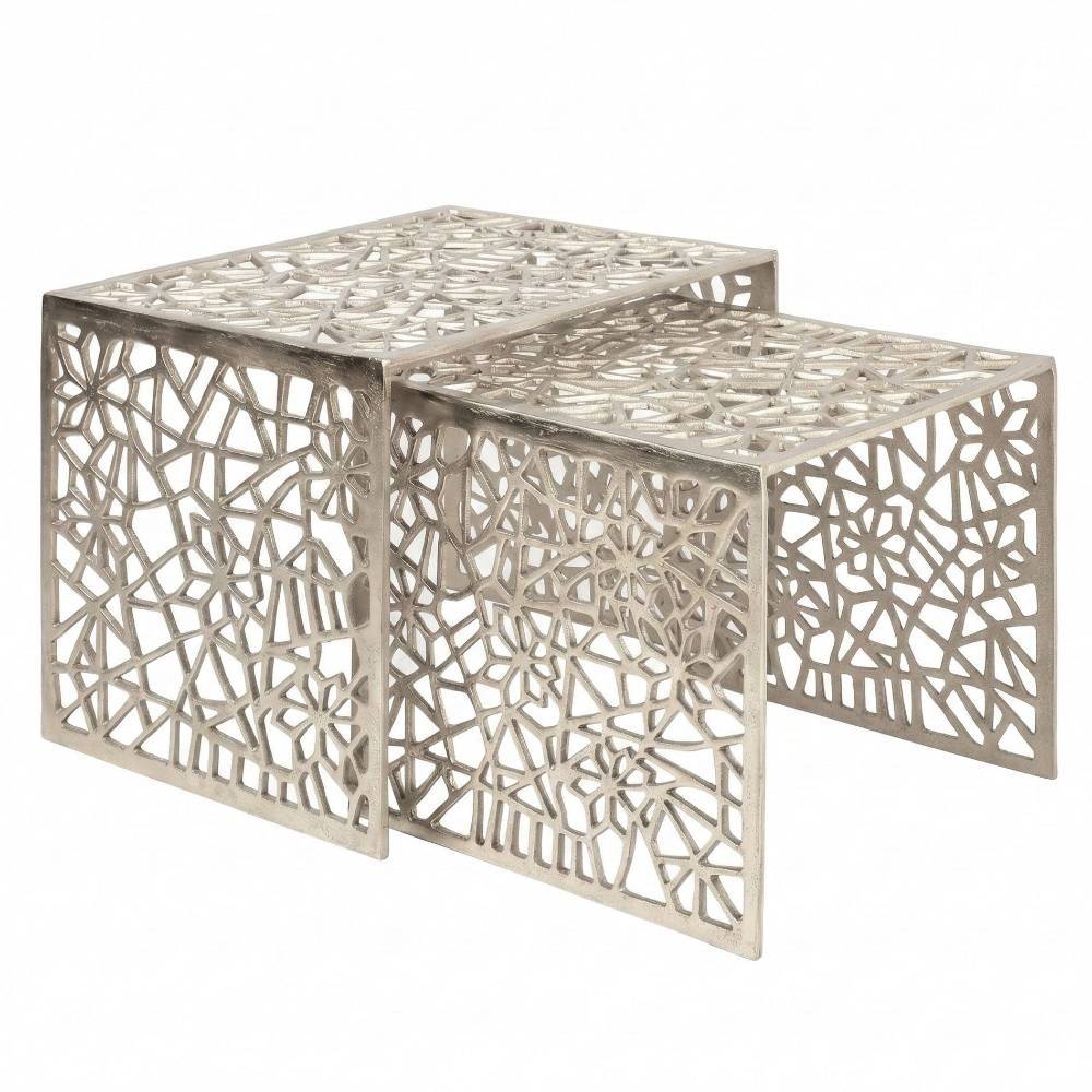 Zweiteiliger Design-Sofatisch in Silberfarben mit geometrischem Muster freigestellt \u2013 Viamo