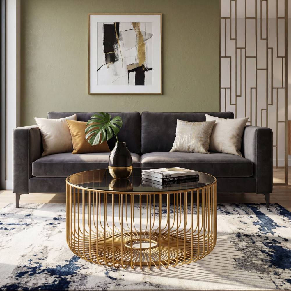 Moderner runder Couchtisch mit getönter Glasplatte und goldenem Gestell im Wohnzimmer – Malago
