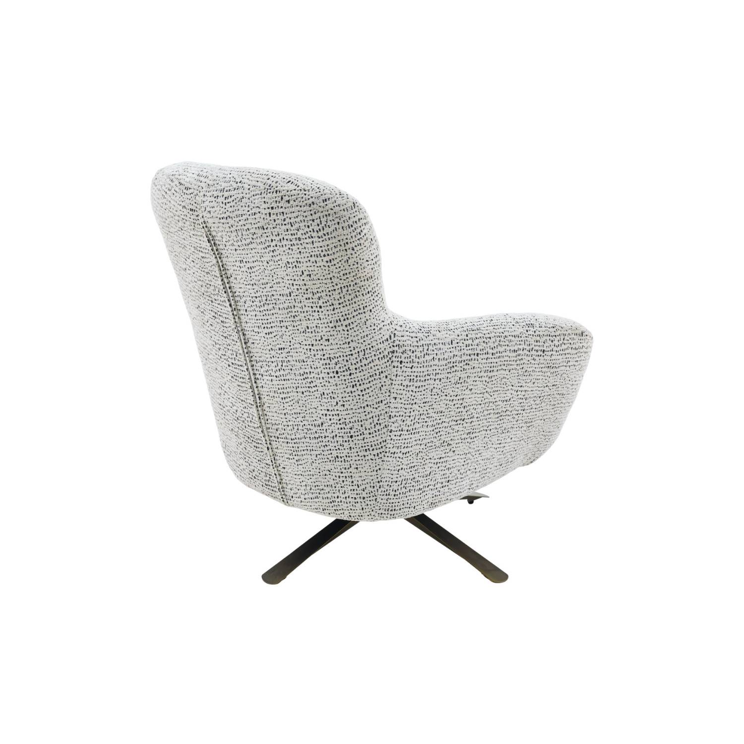 Komfortabler Loungesessel in Beige mit strukturiertem Stoff und schwarzem Sternfuß – More