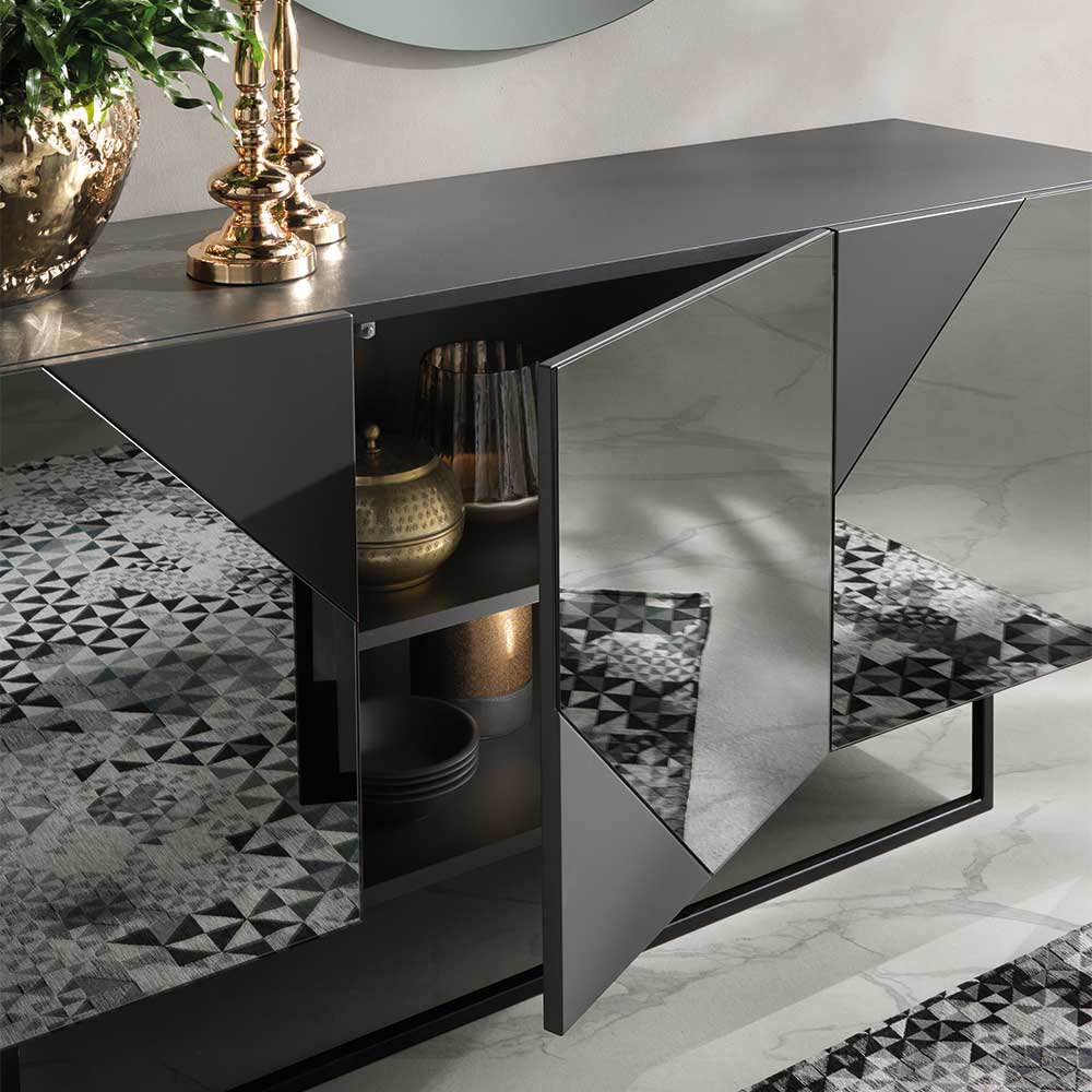 Offenes Sideboard mit Stauraum und Einlegeböden, rauchgrauen Spiegeltüren mit Muster – Razepta