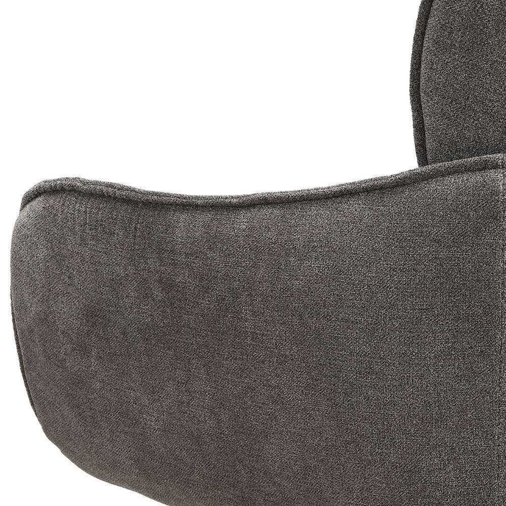 Graue Stoffpolsterung mit geschwungener Armlehne des Esstischstuhls im Detail – Cary