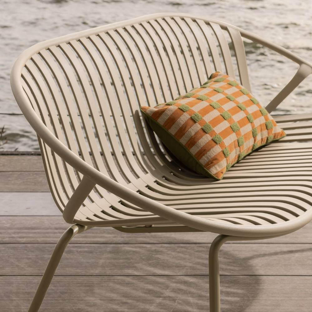 Elegante beige Gartenbank mit geschwungener Form ideal fcr Terrasse und Balkon 2 Licox