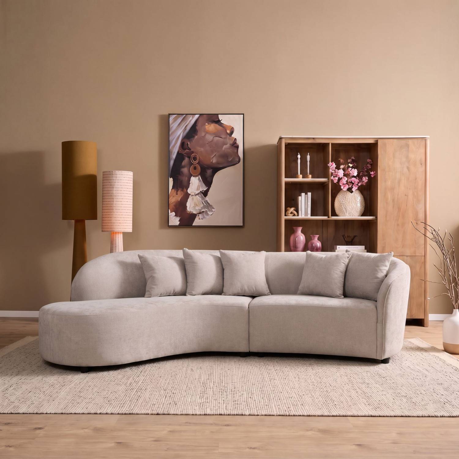 Cremefarbenes modulares Sofa mit sanften Kurven und integrierten Rückenkissen – Pedro