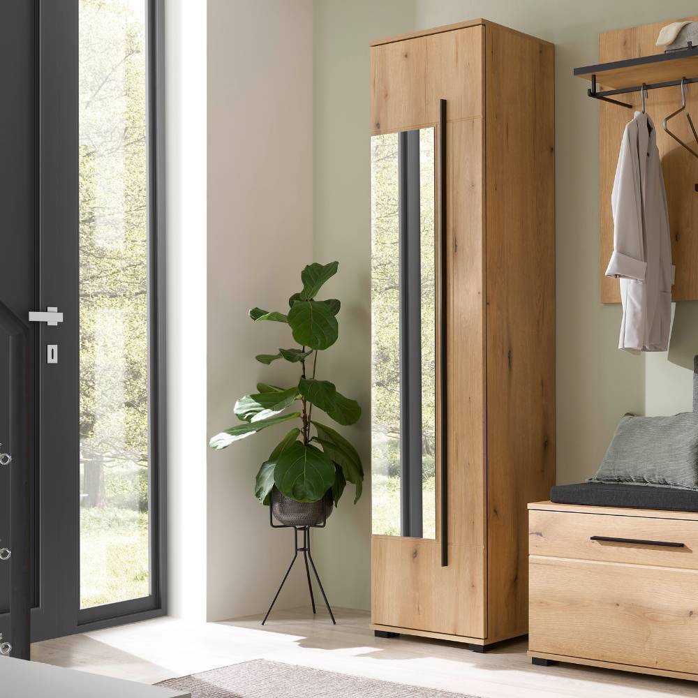 Vierteilige Flureinrichtung in Eiche Holzoptik mit Garderobenschrank, Schuhbank und Paneel – Moviess