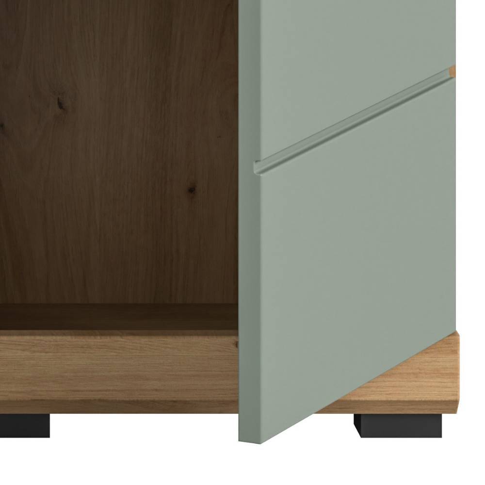 Geöffneter Hochschrank mit salbeigrüner Tür und Holz-Innenraum – Tamdato