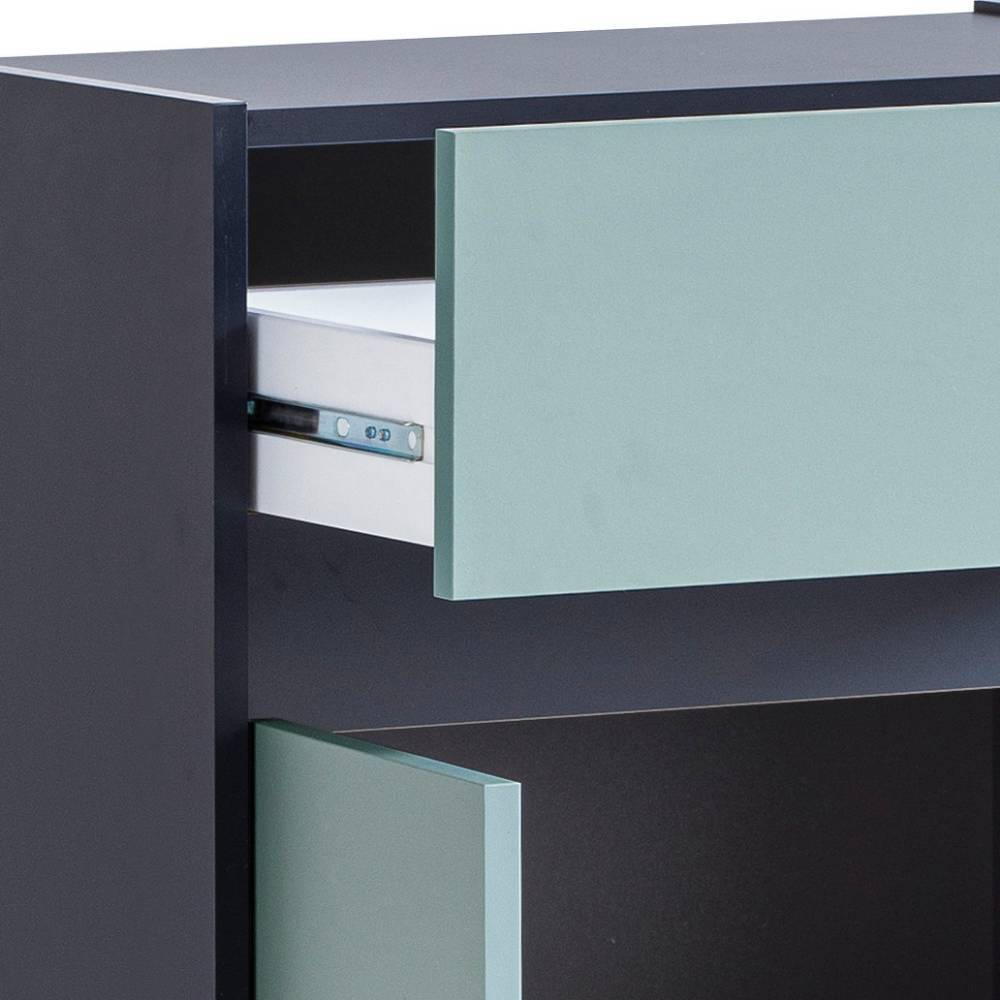 Geöffnete Schublade des Badschranks in Taubenblau mit sichtbaren Auszugsschienen – Emily