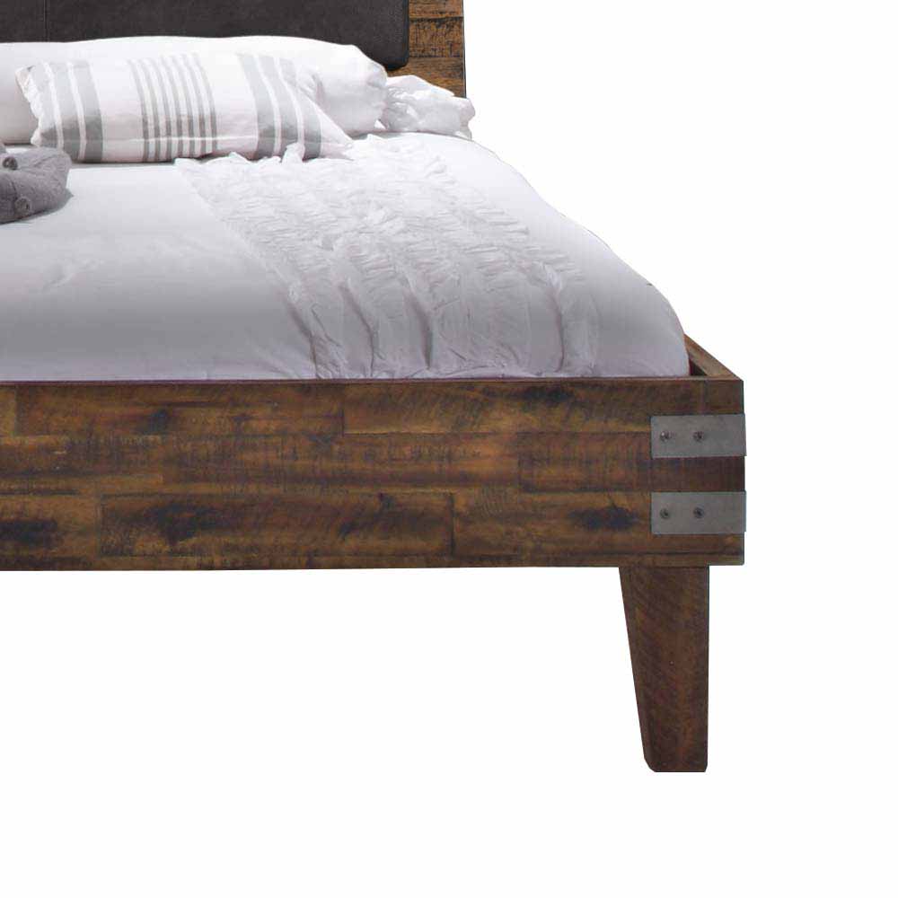 Industry Bett aus Massivholz Akazie Marosso in Braun Vintage