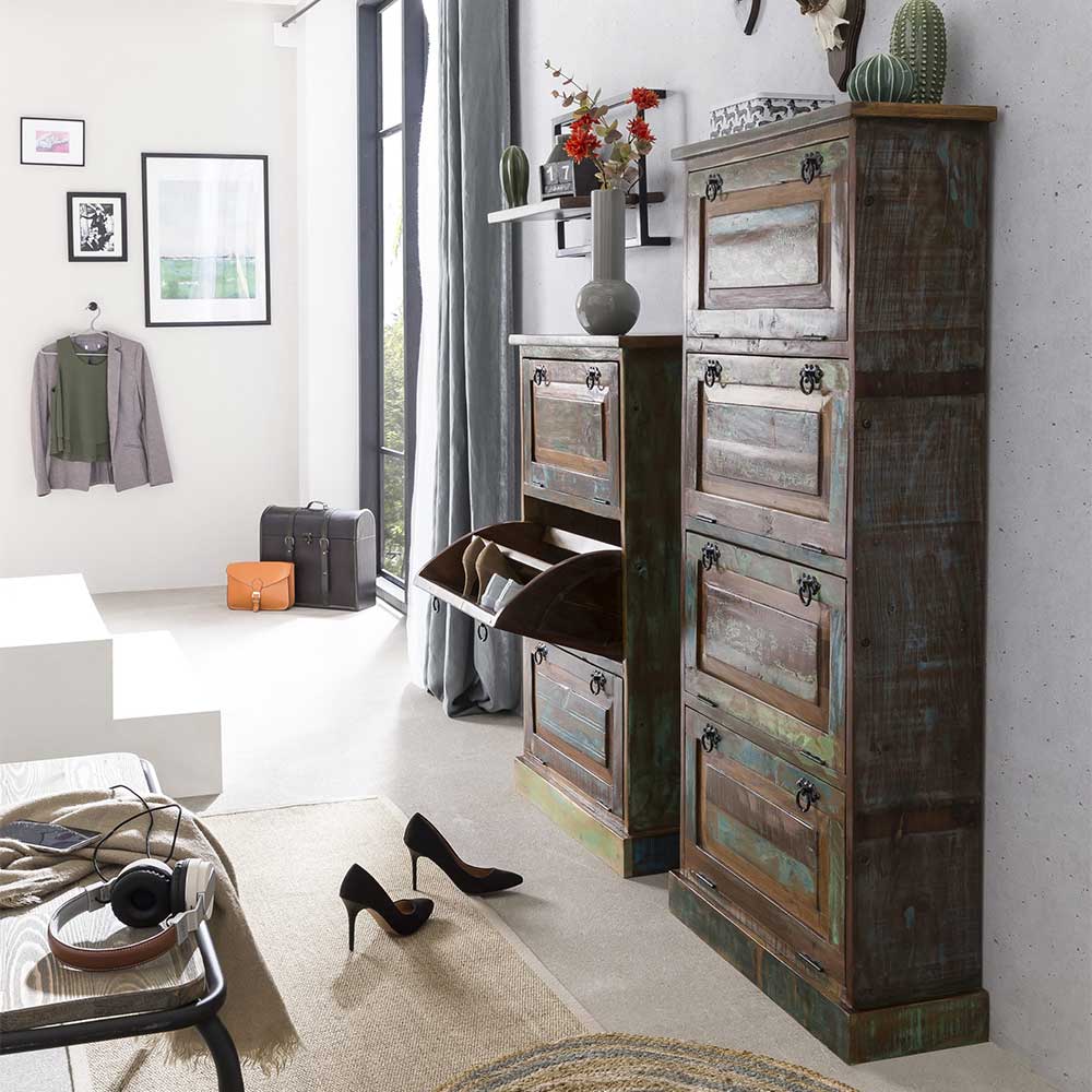 Rustikale Schuhkommode aus Altholz mit drei Klappen im Shabby Chic Design im Eingangsbereich – Jamaica