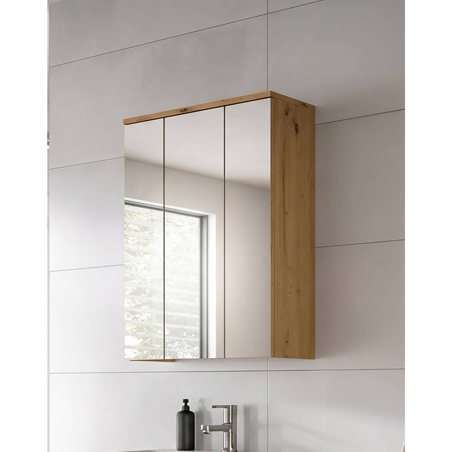Badezimmerschrank mit Spiegelfronten und Holzdekor, wandhängend über dem Waschbecken – Luzanos