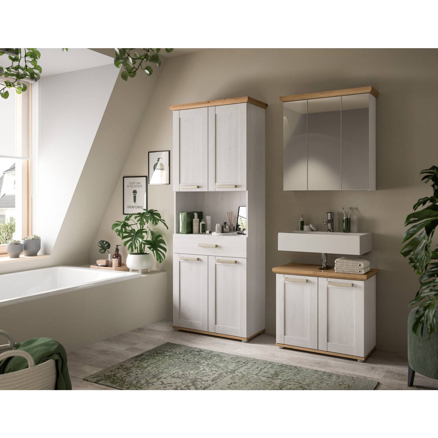 Heller Waschtischunterschrank mit Rahmenfronten und Holzplatte im Badezimmer – Tocella