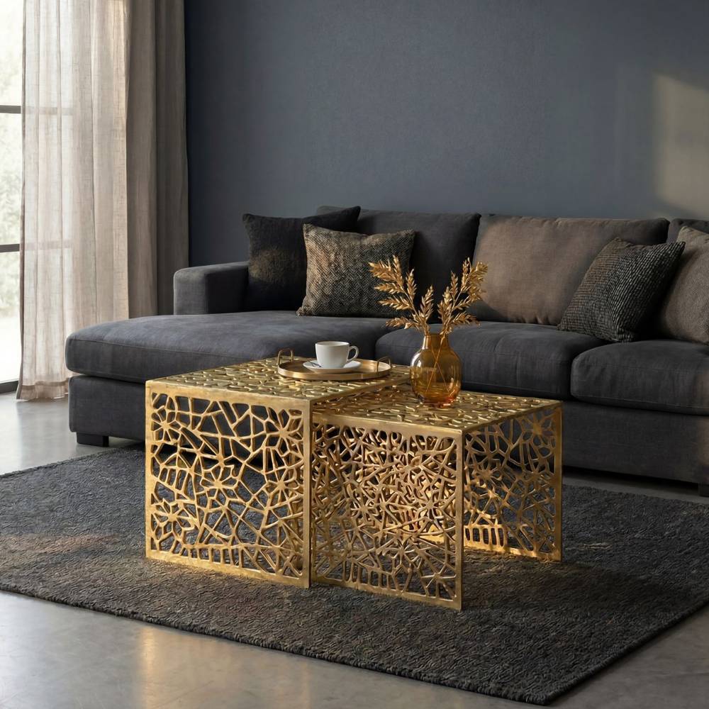 Zweiteiliges Couchtisch Duo aus goldenem Aluminium im modernen Design für das Wohnzimmer – Zentalim