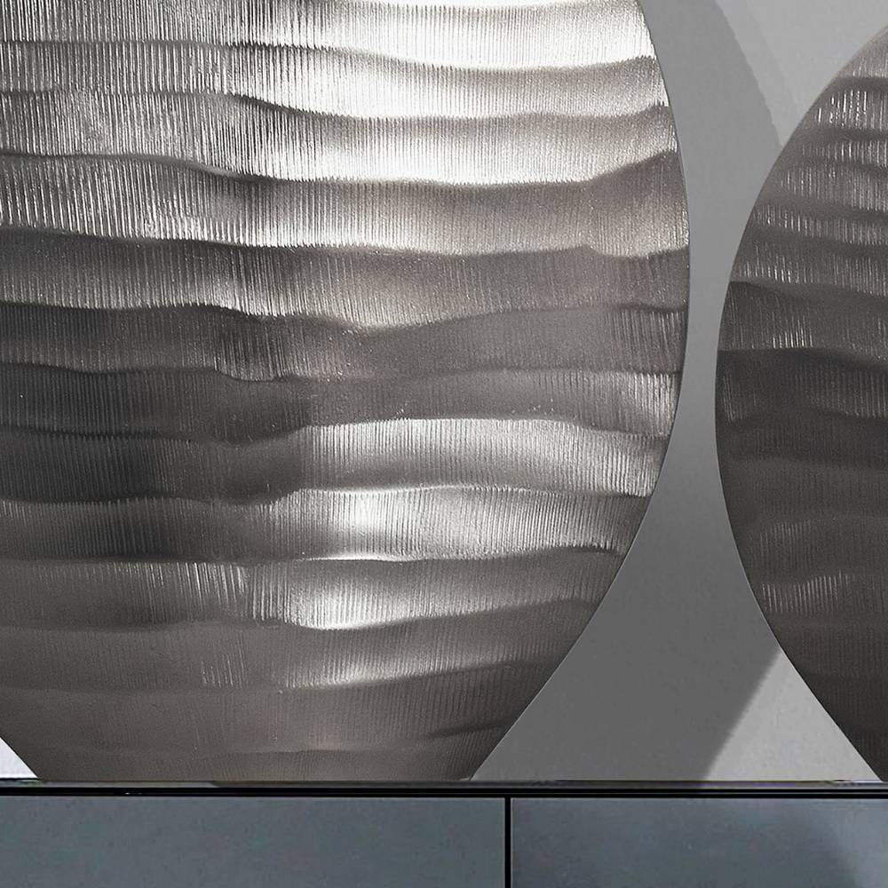 Zwei gehämmert strukturierte Aluminium Dekovasen als 2er-Set mit Wellenmuster – Barma
