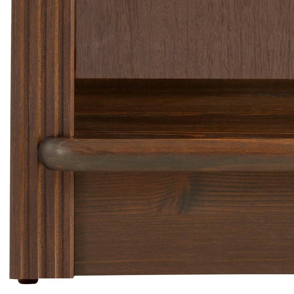 Unterer Bereich des dunkelbraunen Holzregals mit dekorativem Standfuß – Nizina