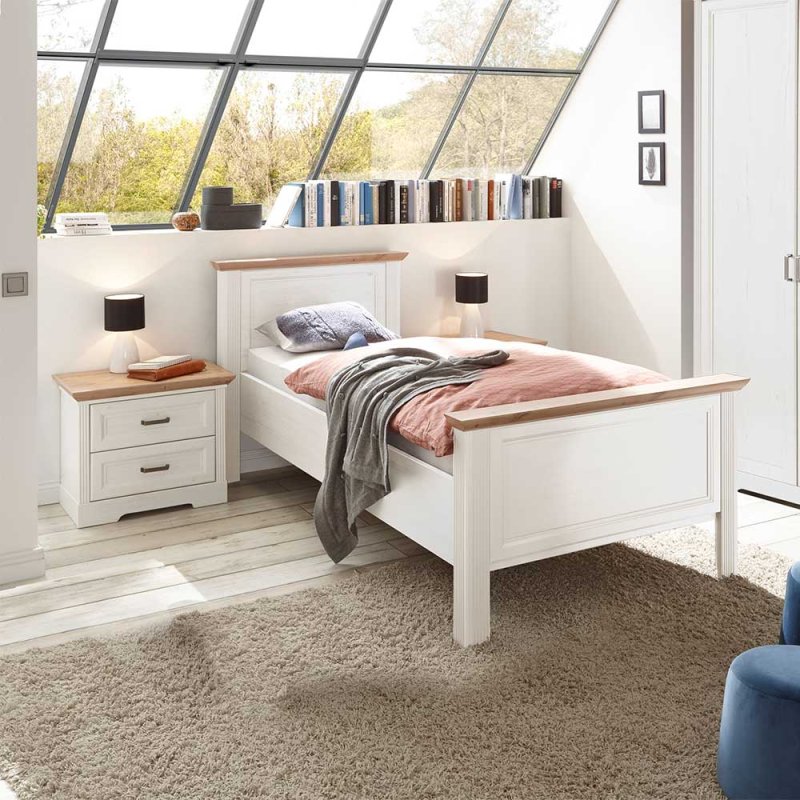 Landhaus Bett in Holzoptik Pinie Weiß mit Absetzungen in Wildeiche ...